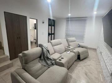 Casa de 3 habitaciones, León · Venta de Casa en Lombardia Frente a La Casa Club