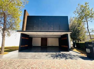Casa de 3 habitaciones, León · Casa en La Campiña, Cluster 6