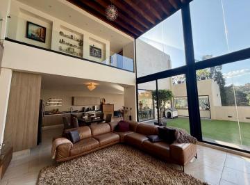 Casa · 800m² · 3 Recámaras · 3 Estacionamientos · Casa en Lomas de Tecamachalco