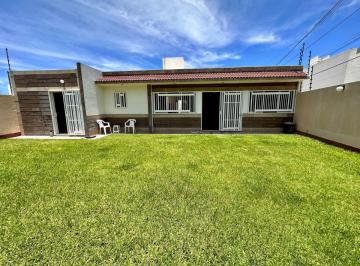 Casa de 3 habitaciones, Tequisquiapan · Casa en Esquina con Diseño Único en La Magdalena, Tequisquiapan