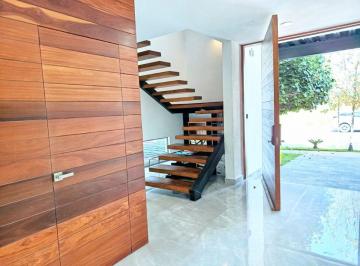 Casa de 3 habitaciones, Querétaro · Venta Casa Centro Sur Mallorca Privada Alberca Pádel Gym Roof Garden Balcón 3 Rec 5 Baños Magnifica