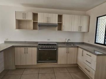 Casa en condominio de 3 habitaciones, El Marqués · Casa en Venta en Capital Sur, Queretaro