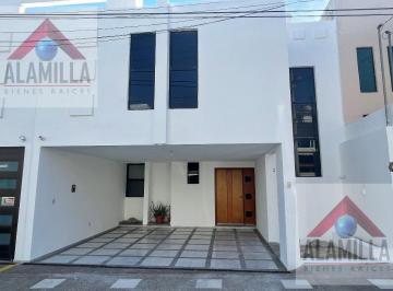 Casa · 120m² · 3 Recámaras · 2 Estacionamientos · Colinas de San Isidro Frente a Cotsco
