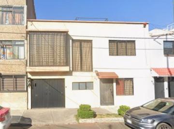 Casa de 4 habitaciones, Iztacalco · Casa en Venta en Viaducto Piedad