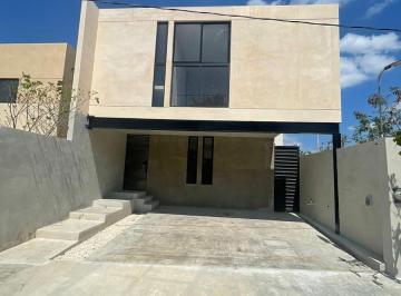 Casa · 155m² · 2 Recámaras · 2 Estacionamientos · Precioso Townhouse Amueblado en Renta en Temozón Norte
