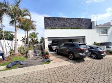 Casa de 3 habitaciones, Zapopan · Se Renta Casa con Amplio Jardin y Terraza en Virreyes