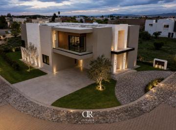 Casa · 543m² · 5 Recámaras · 6 Estacionamientos · Casa en Venta en El Campanario, Querétaro