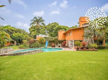 Casa · 623m² · 6 Recámaras · 4 Estacionamientos · Casa en Fraccionamiento Rancho Cortes