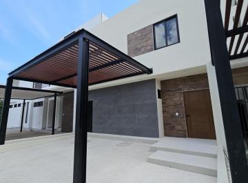 Casa · 184m² · 3 Recámaras · 2 Estacionamientos · Casa en Venta en Residencial Río, Cancún
