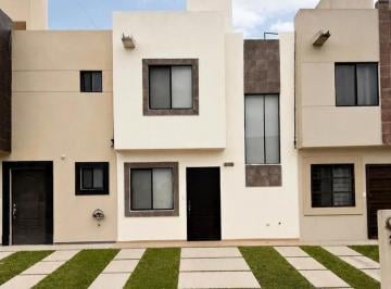 Casa · 2 Recámaras · 2 Estacionamientos · Casa - Rincones El Marqués