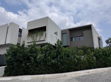 Casa de 4 habitaciones, Zapopan · Residencia de Lujo en Esquina con Alberca y Sótano | Abadía Residencial