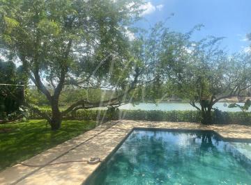 Casa · 795m² · 4 Recámaras · 4 Estacionamientos · Casa en Renta Frente Al Lago en Cancun, Lagos del Sol