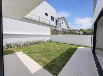 Casa · 301m² · 3 Recámaras · 2 Estacionamientos · Casa Doble Altura con Jardín | Fracc. Las Olas