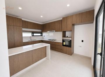 Casa · 301m² · 3 Recámaras · 2 Estacionamientos · Casa Doble Altura con Jardín | Fracc. Las Olas