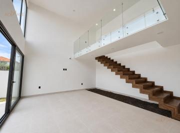 Casa · 301m² · 3 Recámaras · 2 Estacionamientos · Casa Doble Altura con Jardín | Fracc. Las Olas