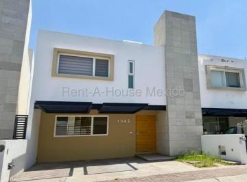 Casa de 3 habitaciones, Querétaro · Casa en Venta en Condesa Juriquilla | Jardín 40 m² |. 3 Recamaras con Baño | Cuarto de Servicio
