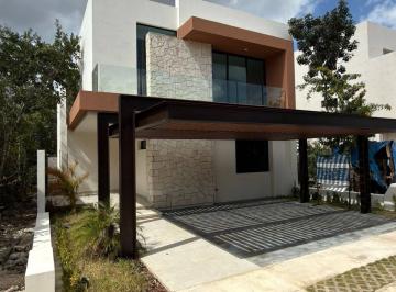 Casa · 340m² · 3 Recámaras · 2 Estacionamientos · Casa en Venta en Via Cumbres, Cancún