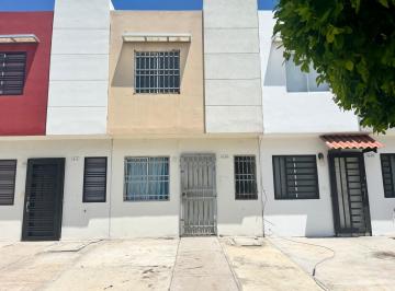 Casa · 2 Recámaras · 1 Estacionamiento · Casa en Renta en Privada en Valle Alto
