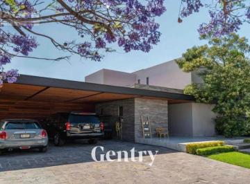 GENTRY REAL ESTATE · Venta Casa Fraccionamiento El Campanario Calvarito