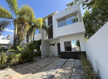 Casa · 112m² · 3 Recámaras · 1 Estacionamiento · Casa en Renta 3 Recamaras Amueblada Alberca Privada en Olivos 3 en Playa del Carmen P4605