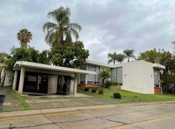 Casa de 4 habitaciones, Tlajomulco de Zúñiga · Residencia con Alberca – Paseo del Bosque, Club de Golf Santa Anita — 4 Rec · 804 m²