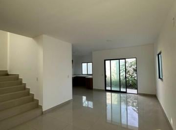 Casa · 242m² · 3 Recámaras · 2 Estacionamientos · Casa en Venta en Dominio Cumbres