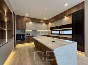 Casa · 340m² · 4 Recámaras · 3 Estacionamientos · Casa Nueva en Venta en Altozano Queretaro