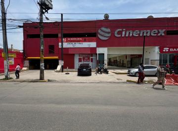 Local comercial , La Paz · Local Comercial a Pie de Calle con Estacionamiento Al Frente en Plaza Comercial