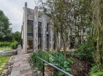 Casa en condominio de 5 habitaciones, Valle de Bravo · Casa en Venta en Fraccionamiento Privado en Valle de Bravo