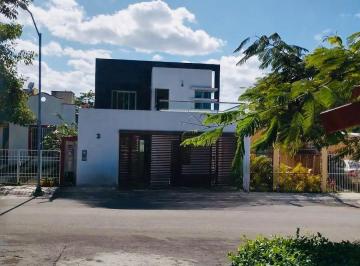 Casa · 212m² · 4 Recámaras · 4 Estacionamientos · Casa en Venta en Sm 57, Cancun.