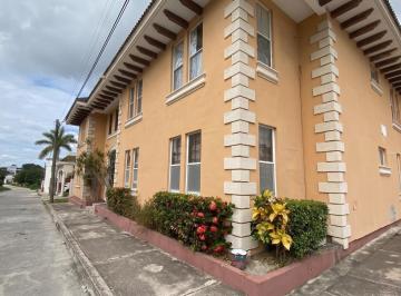 Departamento · 100m² · 3 Recámaras · 2 Estacionamientos · Departamento Amueblado en Renta en Fracc. Arcángeles, Tampico Tamaulipas. con Alberca.