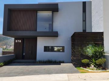 Casa · 270m² · 3 Recámaras · 3 Estacionamientos · Casa en Venta en Álamos Tres Marías con Casa Club