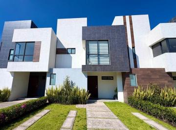 Casa en condominio · 130m² · 3 Recámaras · 2 Estacionamientos · Casa en Venta en Ocoyoacac Cerca de La Cdmx con un Gran Jardín