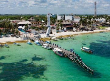 Terreno / Lote · 200m² · 2 Estacionamientos · Terreno en Venta en Puerto Morelos a 12 Minutos de La Playa con Amenidades y Financiamiento