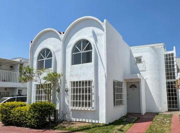 Casa de 3 habitaciones, San Pedro Tlaquepaque · Casa de 81 m² con 3 Recámaras en Venta en San Pedro Tlaquepaque, Camino Real a Colima