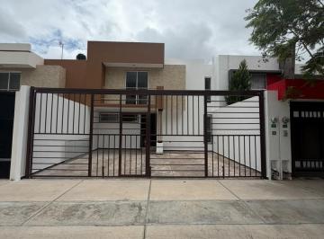 Casa · 180m² · 3 Recámaras · 2 Estacionamientos · Casa en Villa Magna