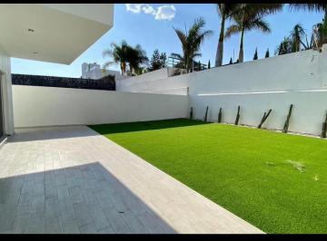 Casa · 650m² · 4 Recámaras · 4 Estacionamientos · Casa - Fraccionamiento Balcones de Juriquilla