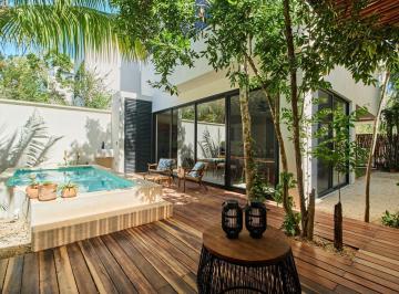 Casa · 215m² · 3 Recámaras · Casa Amueblada con Alberca y Rooftop a m de La Playa en Venta Tulum