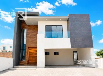 Casa · 325m² · 4 Recámaras · Casa en Valle Escondido con Recamara en Planta Baja