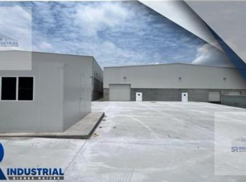 Bodega comercial · 2800m² · 10 Estacionamientos · Bodega Industrial en Renta Salida a Saltillo
