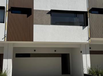 Casa de 3 habitaciones, Tijuana · Casa en Venta con Terraza, Vista Al Mar y Cerca del Cruce Fronterizo