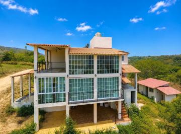 Casa · 600m² · 3 Recámaras · 1 Estacionamiento · Casa en Esperanza
