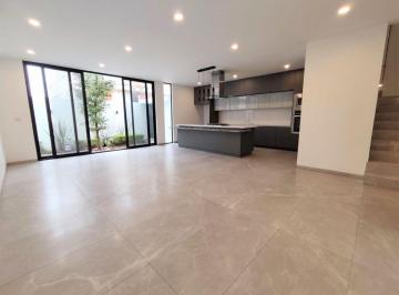 Casa de 4 habitaciones, San Pedro Tlaquepaque · Se Renta Casa con Estudio y Terraza en Punto Sur Este