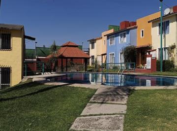 Casa de 3 habitaciones, Cuernavaca · Venta de Bonita Casa en Fraccionamiento con Albercas, Palapas y Jardines