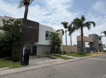 Casa de 3 habitaciones, Zapopan · Casa en Renta en Rinconada del Bosque
