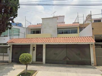 Casa de 4 habitaciones, Naucalpan de Juárez · Casa en Venta en Ciudad Satélite