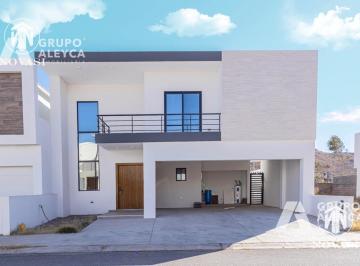 Casa · 330m² · 4 Recámaras · 2 Estacionamientos · Casa en Fraccionamiento Privado