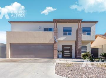 Casa · 328m² · 3 Recámaras · 2 Estacionamientos · Casa en Leones