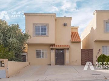 Casa · 90m² · 3 Recámaras · 2 Estacionamientos · Casa Zona Reliz, Hacienda Camila