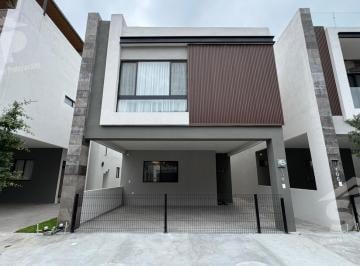 Casa · 210m² · 3 Recámaras · 2 Estacionamientos · Casa de 2 Plantas en Venta Cumbres Monterrey